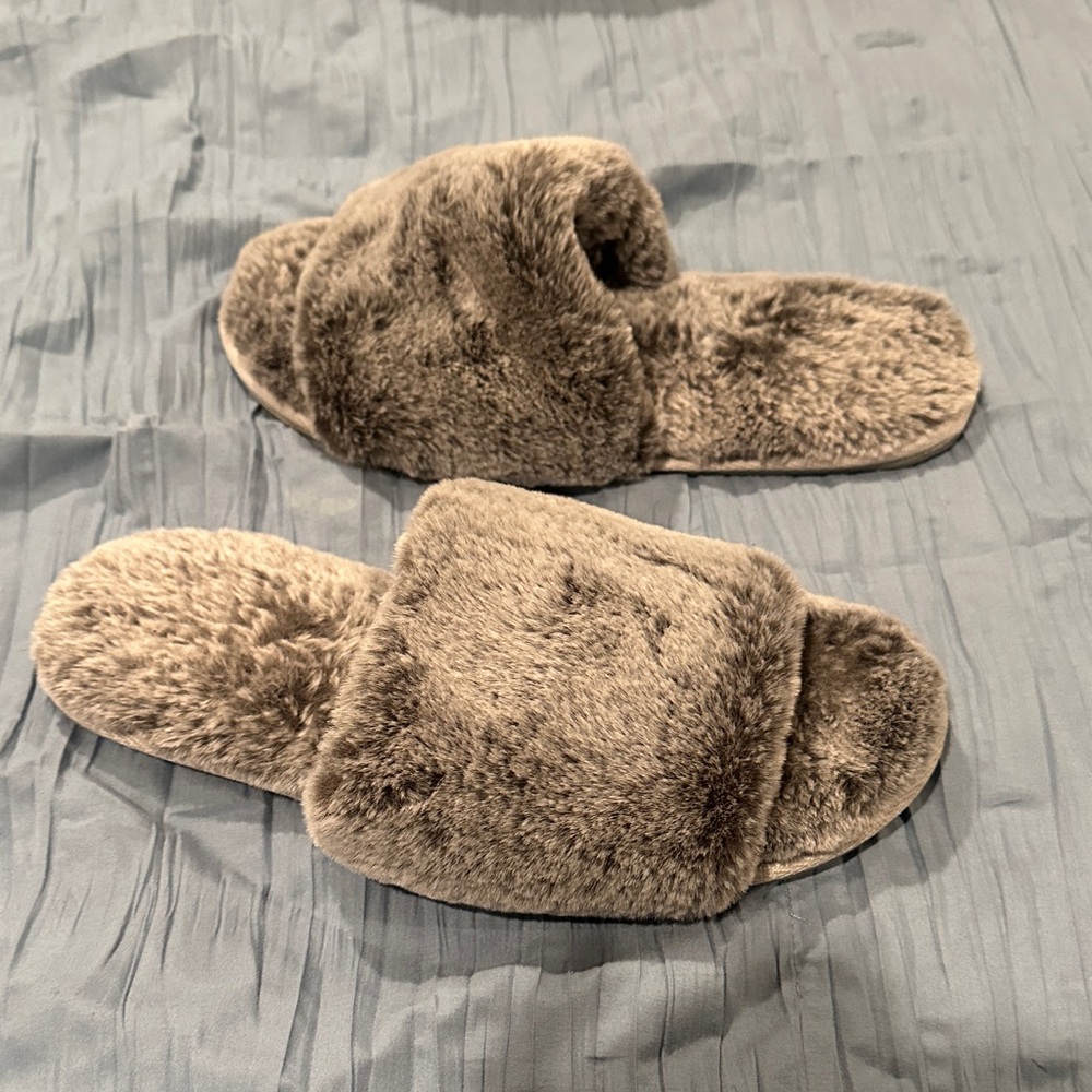 Lemon Women's Fuzzy Gray Slippers - Picture 3 of 3